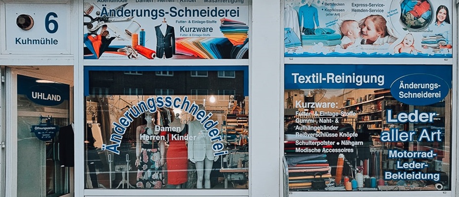 Textilien werden in der Uhland Wäscherei & Schneiderei in Kuhmühle 6, Hamburg, professionell gepflegt und angepasst
